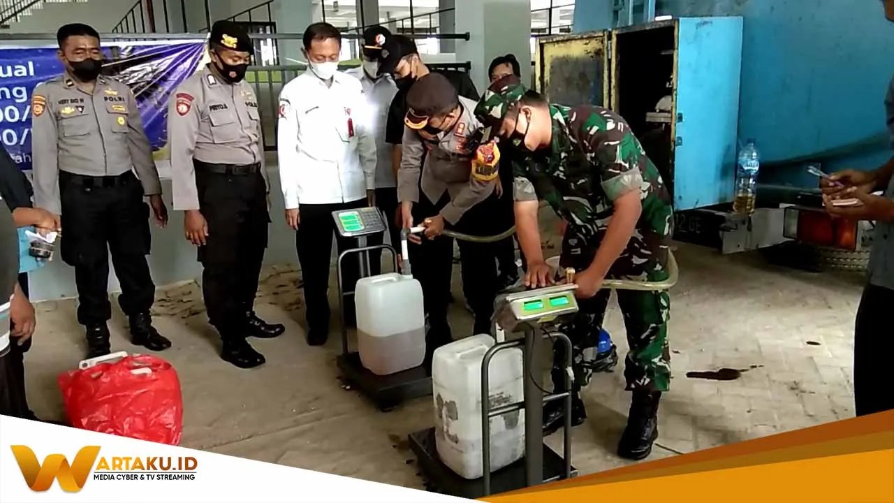 10 Ribu Kg Minyak Curah Didistribusikan Kepada Masyarakat Bojonegoro 2 10 Ribu Kg Minyak Curah Didistribusikan Kepada Masyarakat Bojonegoro 2