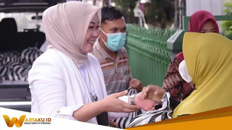 Bagi Beras Dan Minyak Goreng Srikandi Gerindra Tri Astuti Serap Aspirasi Masyarakat Di Plumpang Palang Dan Widang