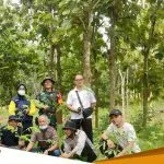 Dalam Rangka Hari Hutan dan Hari Air Sedunia, Perhutani BKPH Montong dan Forkopimca Montong Adakan Gerakan Menanam Bersama Dalam Rangka Hari Hutan Dan Hari Air Sedunia Perhutani BKPH Montong Dan Forkopimca Montong Adakan Gerakan Menanam Bersama