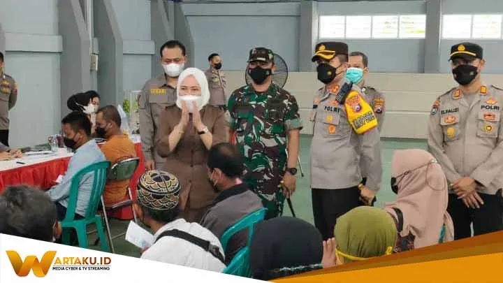 Forkopimda Bojonegoro Salurkan Bantuan Tunai Untuk 1094 PKL
