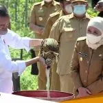 Gubernur Khofifah Satukan Tanah Dan Air Dari Bumi Majapahit Di Kendi Nusantara