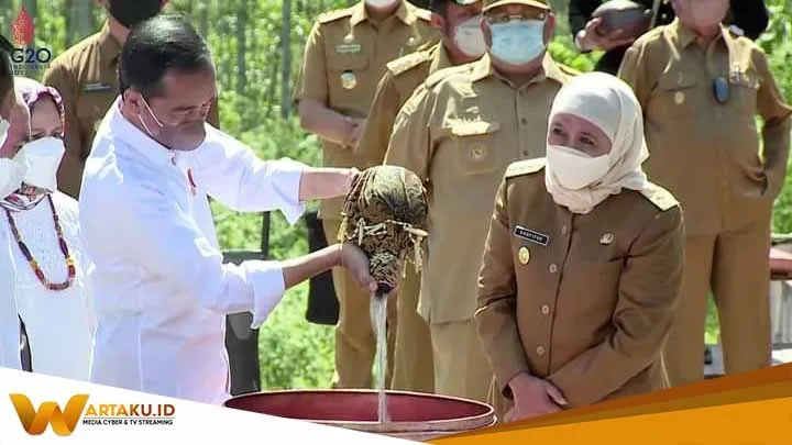 Gubernur Khofifah Satukan Tanah Dan Air Dari Bumi Majapahit Di Kendi Nusantara