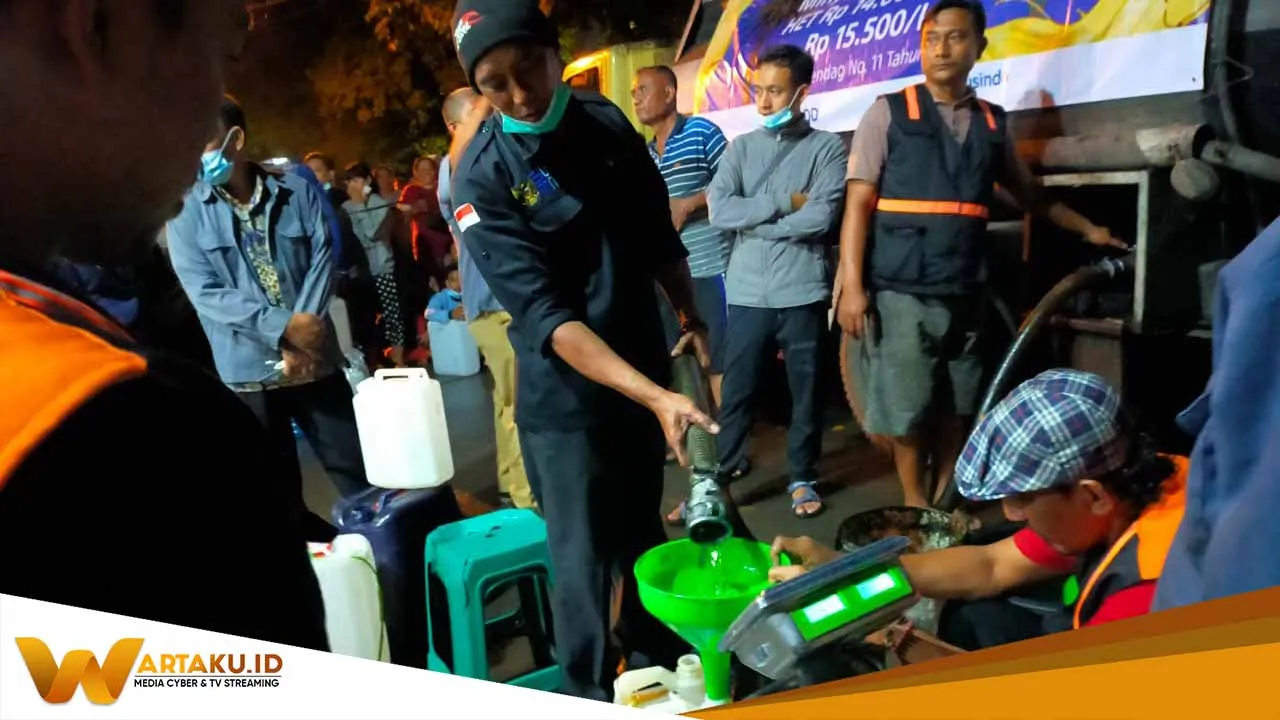 Pasar Baru Tuban Gelar Subsidi Minyak Curah 6000 Liter Diserbu Pedagang Pasar Dan Warga