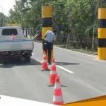 Ruas Jalan Menuju Jembatan TBT Dipasang Portal Truk Hingga Bus Tidak Bisa Melintas