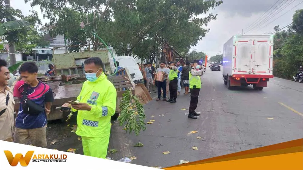 Tiga Kendaraan Terlibat Laka Di Jalan Raya Bojonegoro Padangan Satu Orang Alami Luka Berat 1