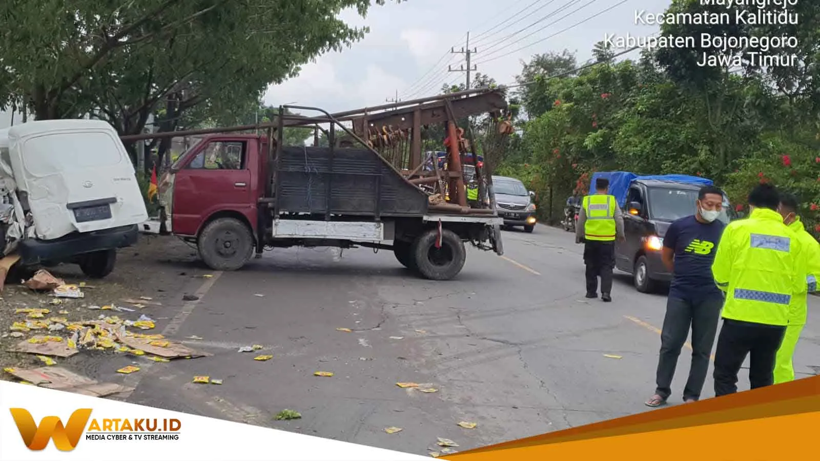 Tiga Kendaraan Terlibat Laka Di Jalan Raya Bojonegoro Padangan Satu Orang Alami Luka Berat 2