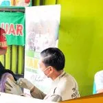Babinsa Koramil Dander Kawal Serbuan Vaksinasi Kodim Bojonegoro Kepada Masyarakat