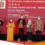 Bupati Bojonegoro Raih Penghargaan Top Pembina BUMD Awards 2022