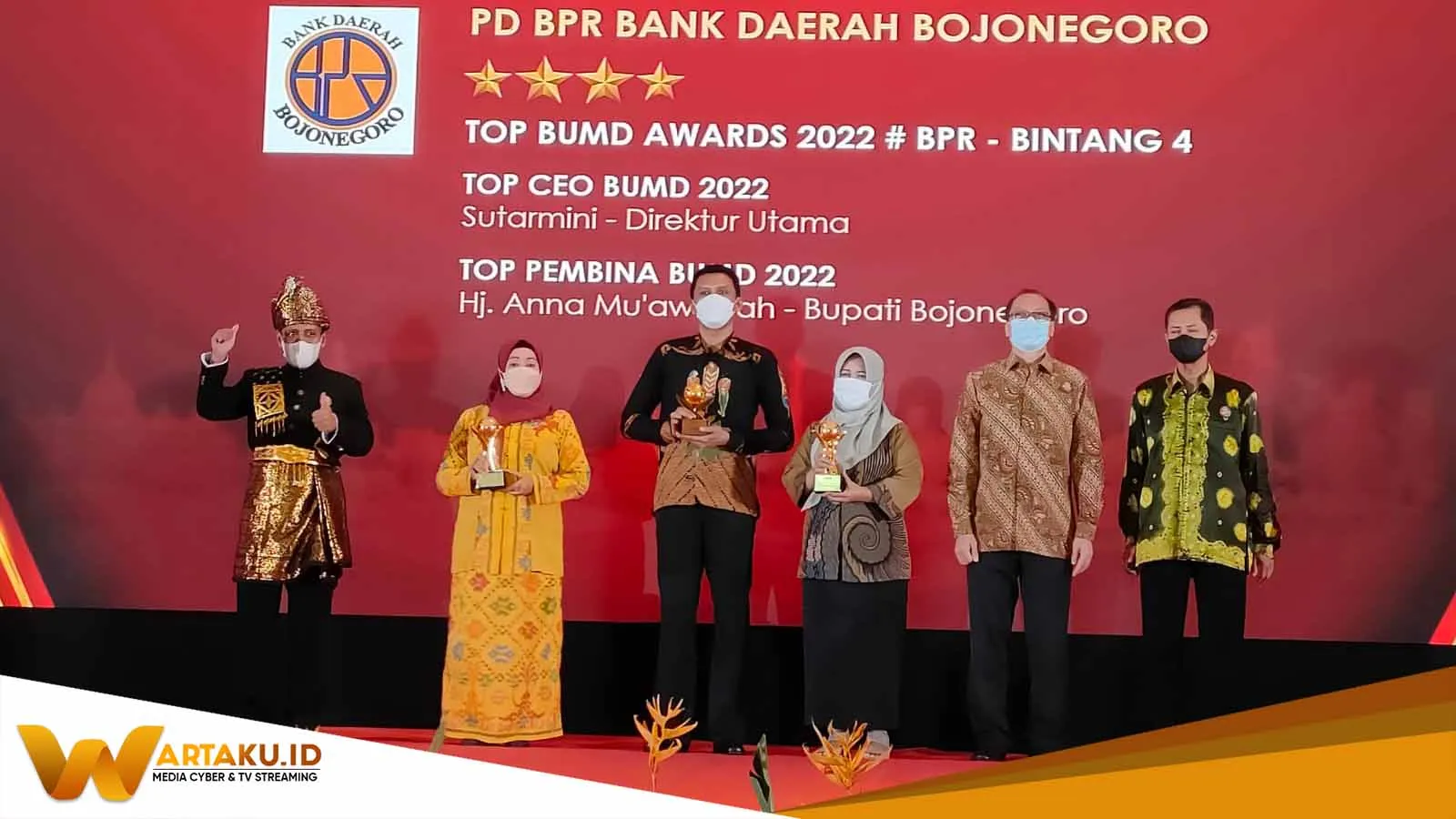 Bupati Bojonegoro Raih Penghargaan Top Pembina BUMD Awards 2022 Bupati Bojonegoro Raih Penghargaan Top Pembina BUMD Awards 2022