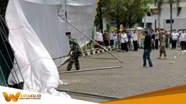 Di Terjang Angin Kencang Tenda Safari Ramadhan Bupati Tuban Roboh