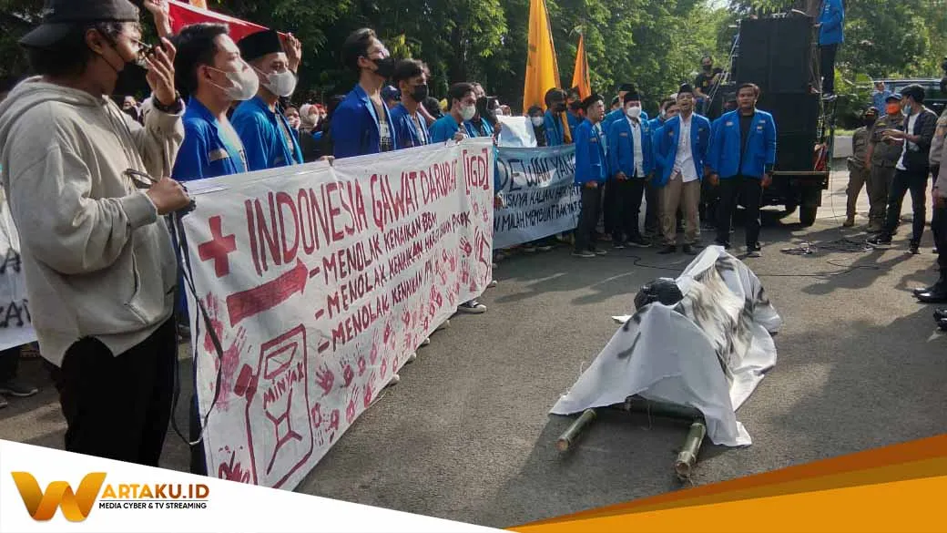 Gelar Aksi Mahaiswa PMII Bojonegoro Masukkan Keranda Kedalam Gedung DPRD 2