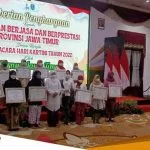 Inspiratif Eryul Mufidah Terima Penghargaan Bidang Linkungan Hidup Di Gedung Grahadi Surabaya