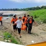Mayat Tanpa Identitas Ditemukan Terapung Di Bantaran Bengawan Solo 2
