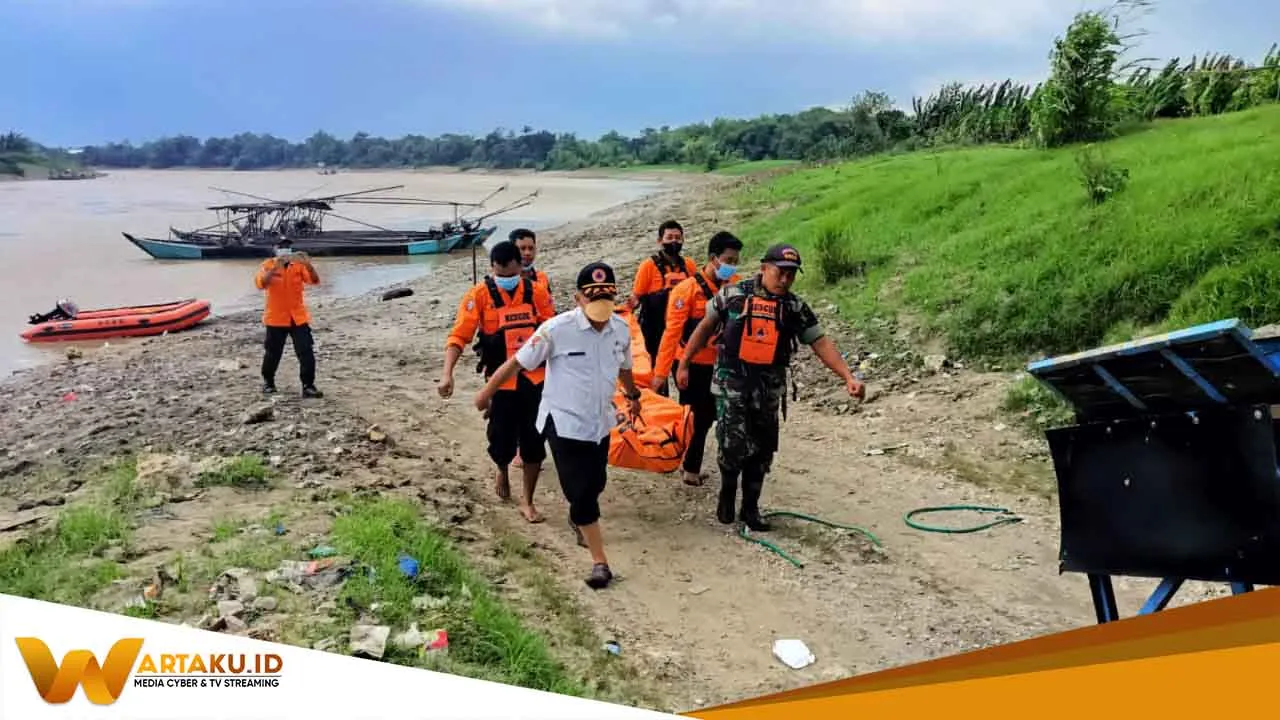 Mayat Tanpa Identitas Ditemukan Terapung di Bantaran Bengawan Solo 2 Mayat Tanpa Identitas Ditemukan Terapung Di Bantaran Bengawan Solo 2