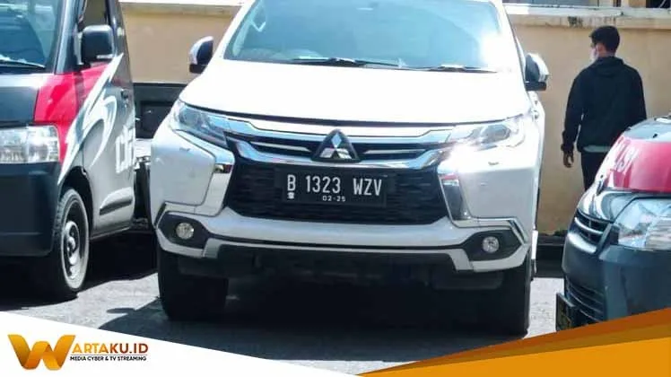 Pencuri Yang Mengaku Teknisi Berhasil Bawa Kabur Mobil Dinas Bupati Bojonegoro Diamankan Polisi Pencuri Yang Mengaku Teknisi Berhasil Bawa Kabur Mobil Dinas Bupati Bojonegoro Diamankan Polisi