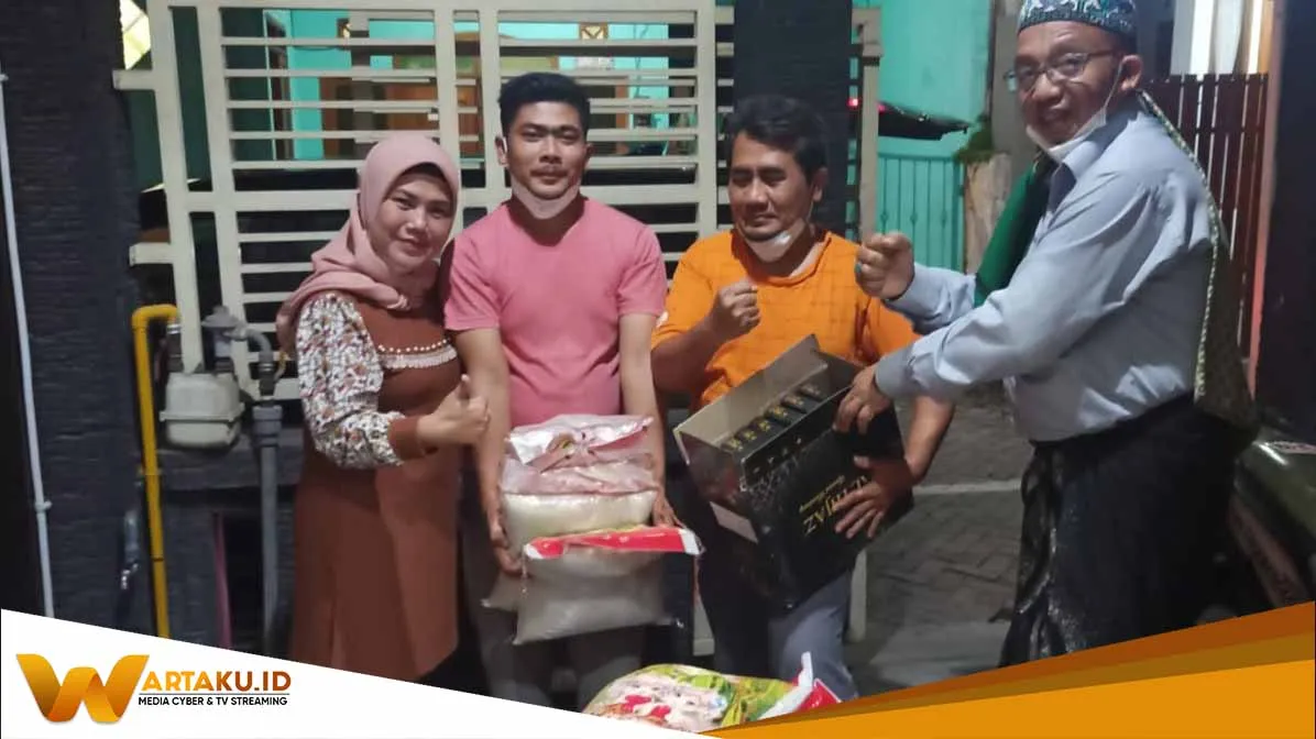 Ramadan Mubarok, SMSI Jatim Berbagi Kurma, Beras Hingga Sarung Ramadan Mubarok SMSI Jatim Berbagi Kurma Beras Hingga Sarung