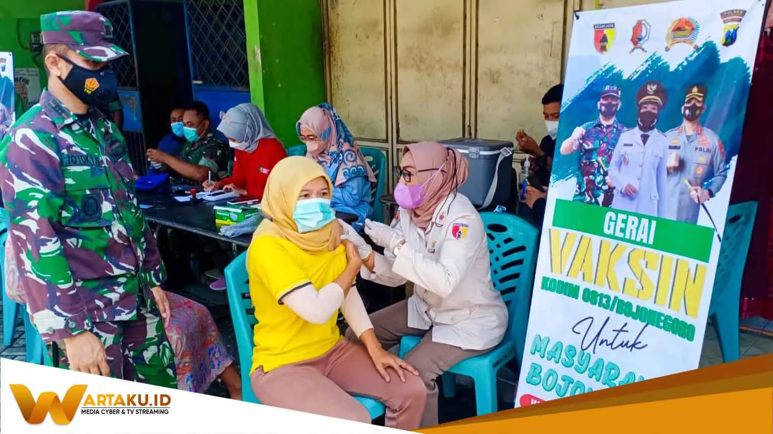 Terus Bergerak, Tim Vaksinasi Mobile Kodim Bojonegoro Gencarkan Vaksin Booster Terus Bergerak Tim Vaksinasi Mobile Kodim Bojonegoro Gencarkan Vaksin Booster