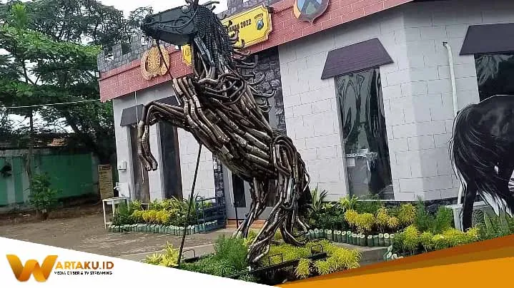 Viral Pos Mudik Rest Area Tuban Terdapat Patung Kuda Berbahan 230 Knalpot Brong