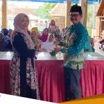 Bernostalgia Dengan Pengurus PC Muslimat NU Tuban Nur Aziz Berikan Bantuan Pembelian Seragam