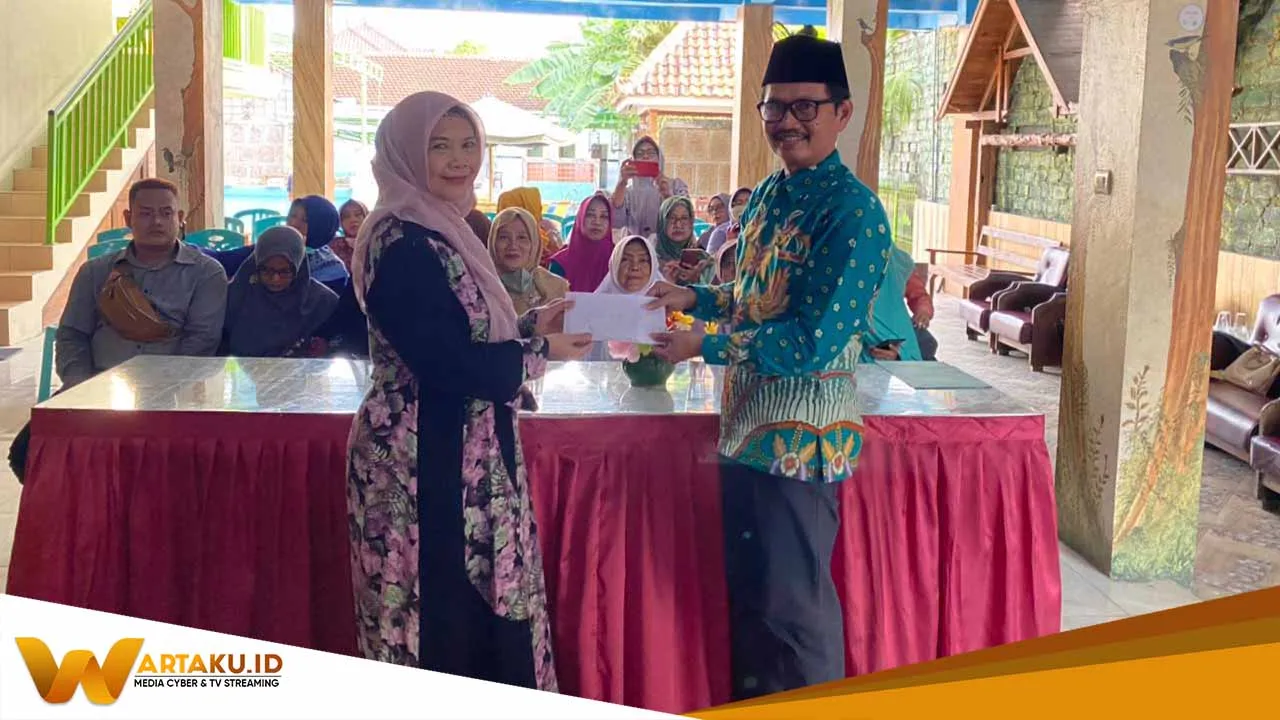 Bernostalgia Dengan Pengurus PC Muslimat NU Tuban, Nur Aziz Berikan Bantuan Pembelian Seragam Bernostalgia Dengan Pengurus PC Muslimat NU Tuban Nur Aziz Berikan Bantuan Pembelian Seragam