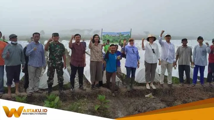 Bupati Bojonegoro Salurkan Bantuan Bibit Tembakau Minta DKPP Kawal Hingga Panen