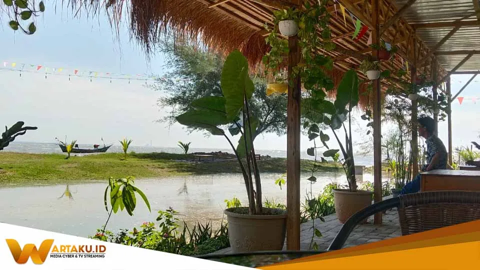 Destinasi Wisata dan Kuliner Di Pesisir Pantai Tuban Pun Kena Dampak Banjir Rob Destinasi Wisata Dan Kuliner Di Pesisir Pantai Tuban Pun Kena Dampak Banjir Rob