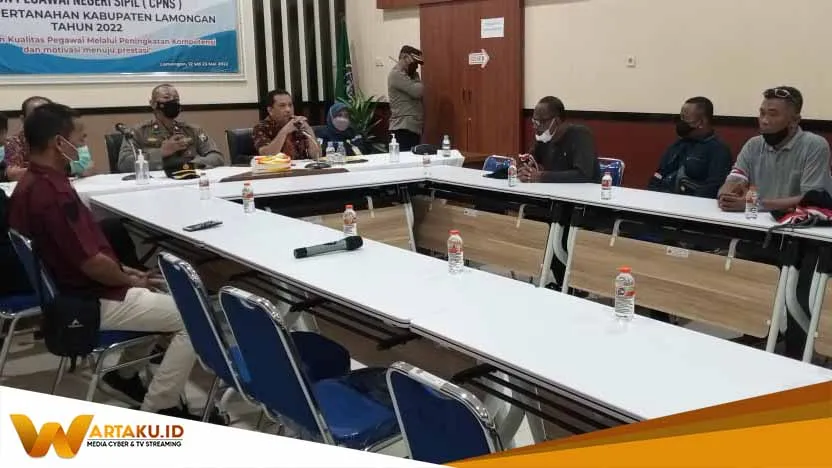 LSM Jerat dan Warga Desa Putatkumpul Demo BPN Lamongan LSM Jerat Dan Warga Desa Putatkumpul Demo BPN Lamongan