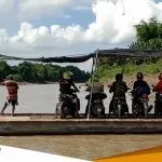 Meskipun Tidak Diizinkan Alternatif Penambang Perahu Tetap Jadi Pilihan Masyarakat Setelah Penutupan Jembatan Glendeng