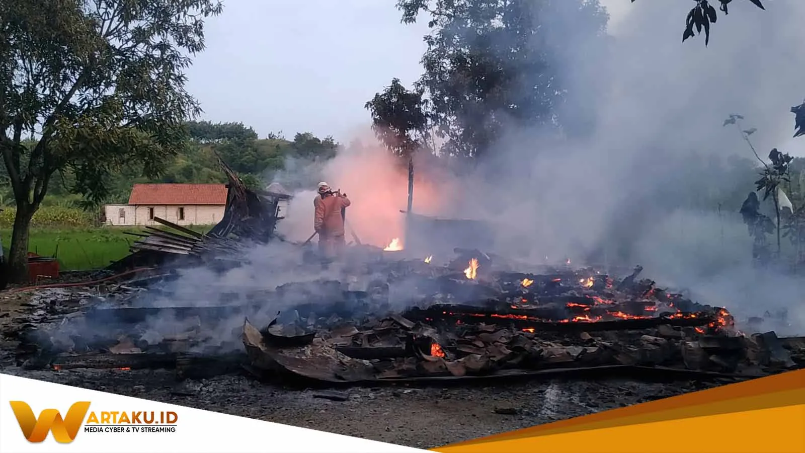 Rumah Singgah Kayu Jati Milik Perhutani Terbakar, Kerugian Capai 200 Juta 1 Rumah Singgah Kayu Jati Milik Perhutani Terbakar Kerugian Capai 200 Juta 1