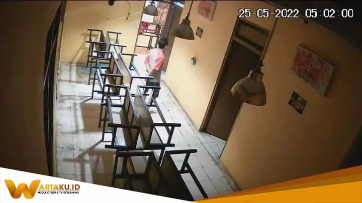 Viral Video CCTV Rekam Pria Telanjang Di Rumah Makan Warga Bojonegoro 1