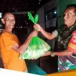 Wujud Empati Babinsa Koramil Dander Bojonegoro Laksanakan Jumat Berkah Berbagi Sembako