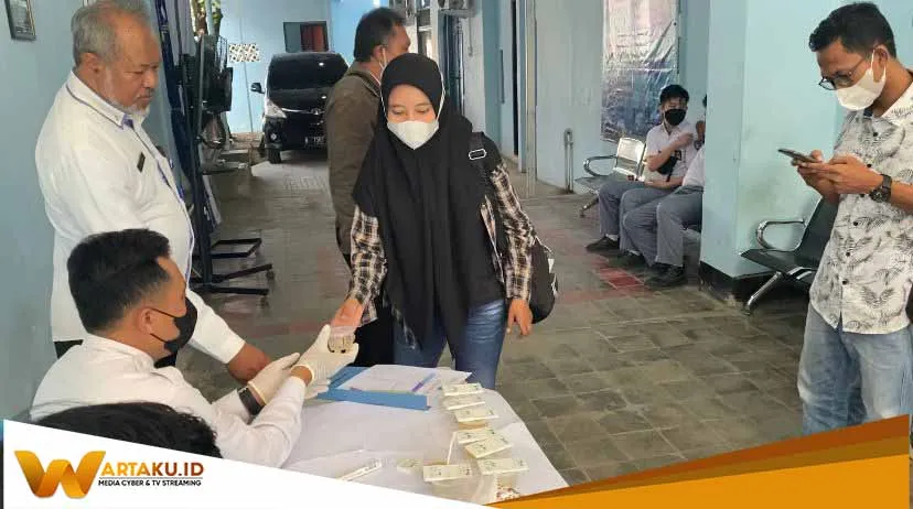 BNNK Tuban Skrining Tes Urine Awak Media, 18 Peserta Dinyatakan Negatif BNNK Tuban Skrining Tes Urine Awak Media 18 Peserta Dinyatakan Negatif