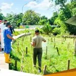 Bersama BPBD Bojonegoro Babinsa Koramil Temayang Laksanakan Penyemprotan Disinfektan Pasar Hewan