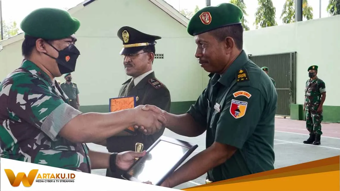 Dandim Bojonegoro Pimpin Upacara Tradisi Purna Tugas Anggota