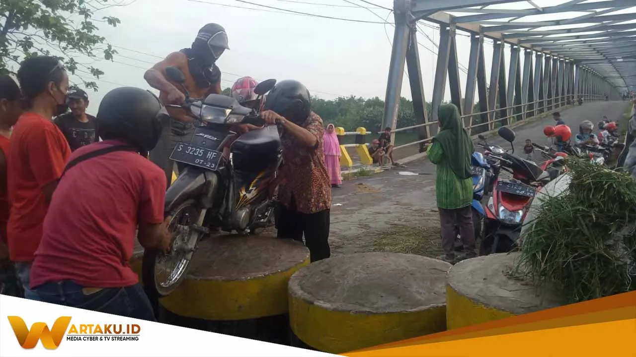 Hikmah Tutupnya Jembatan Glendeng Bagi Warga Setempat Angkat Sepeda Dapat Untung 2