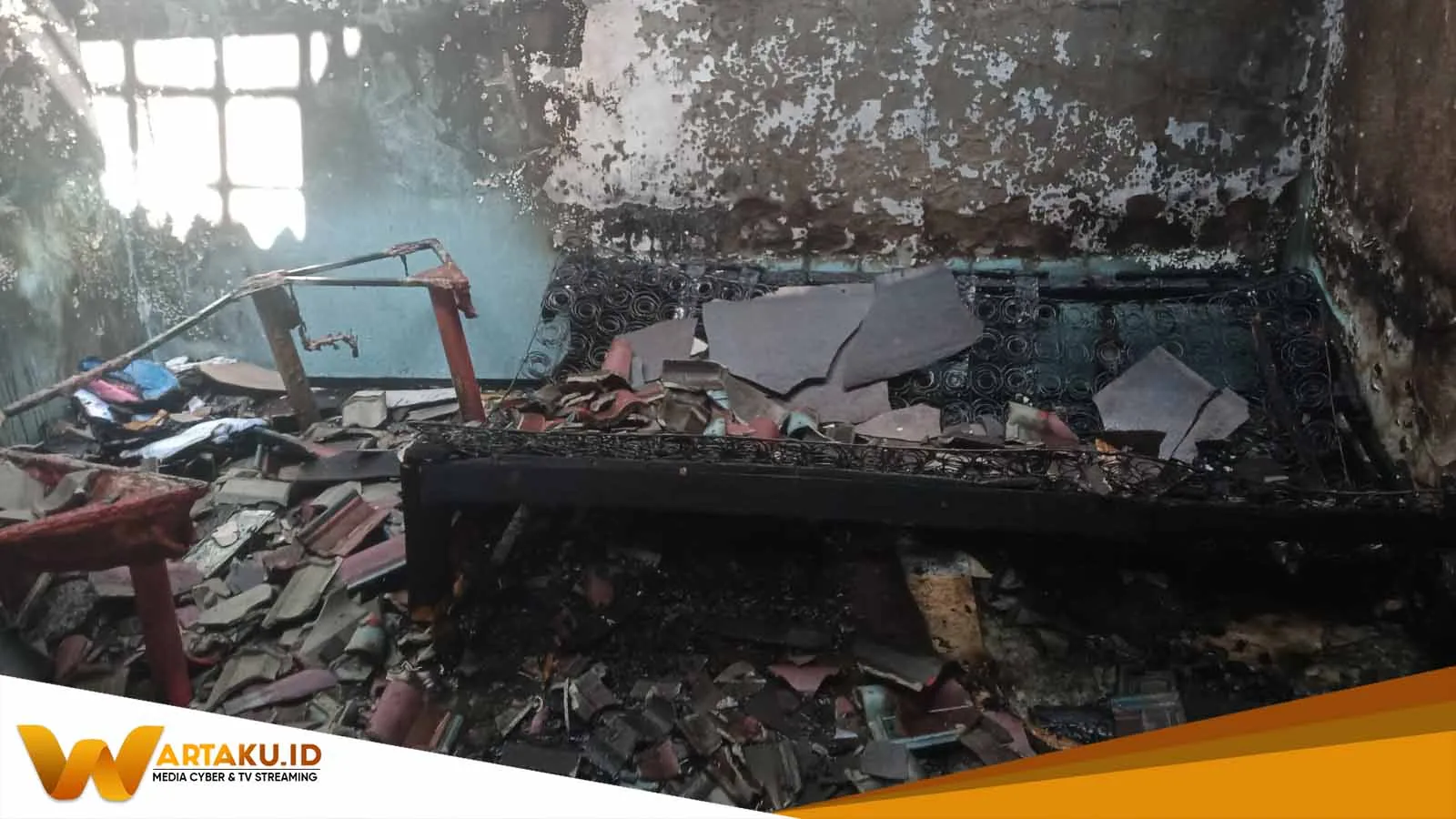 Korsleting Listrik Sebuah Rumah Di Kelurahan Banjarejo Terbakar 2