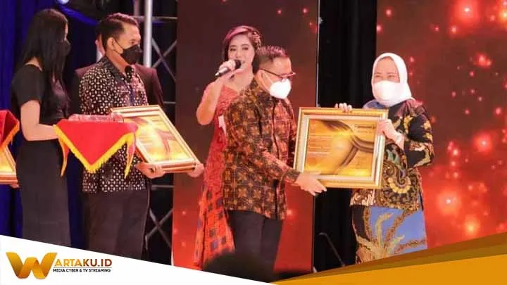Pemkab Bojonegoro Terima Penghargaan Realisasi Pendapatan Daerah Tertinggi