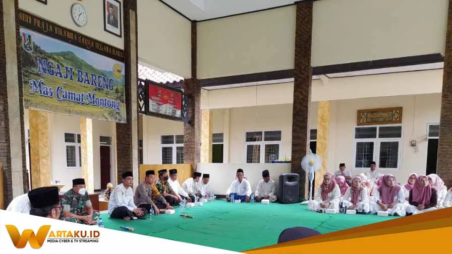 Puluhan Warga Montong Hadiri Ngajo Bareng Mas Camat