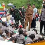 Ribuan Peserta Lomba Mewarnai Hari Lahir Pancasila Memadati Wisata Tanazawi Montong Tuban Ribuan Peserta Lomba Mewarnai Hari Lahir Pancasila Memadati Wisata Tanazawi Montong Tuban