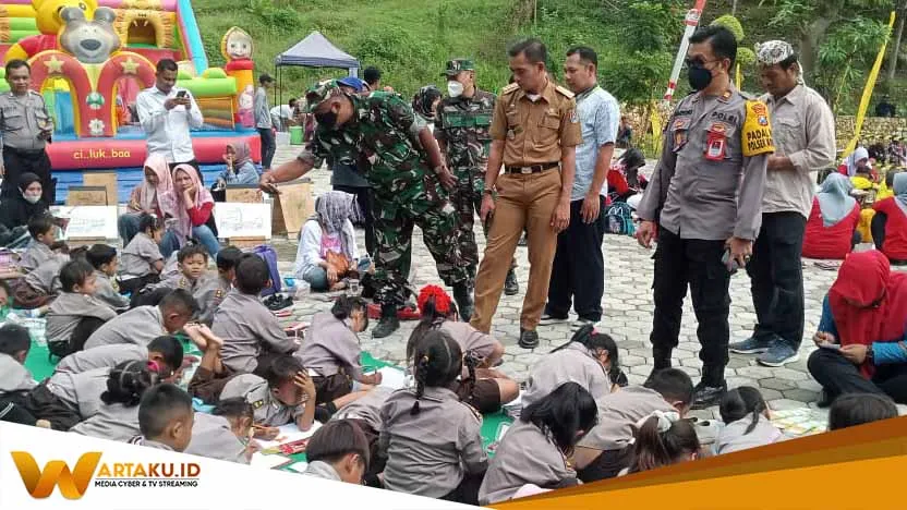 Ribuan Peserta Lomba Mewarnai Hari Lahir Pancasila Memadati Wisata Tanazawi Montong Tuban Ribuan Peserta Lomba Mewarnai Hari Lahir Pancasila Memadati Wisata Tanazawi Montong Tuban