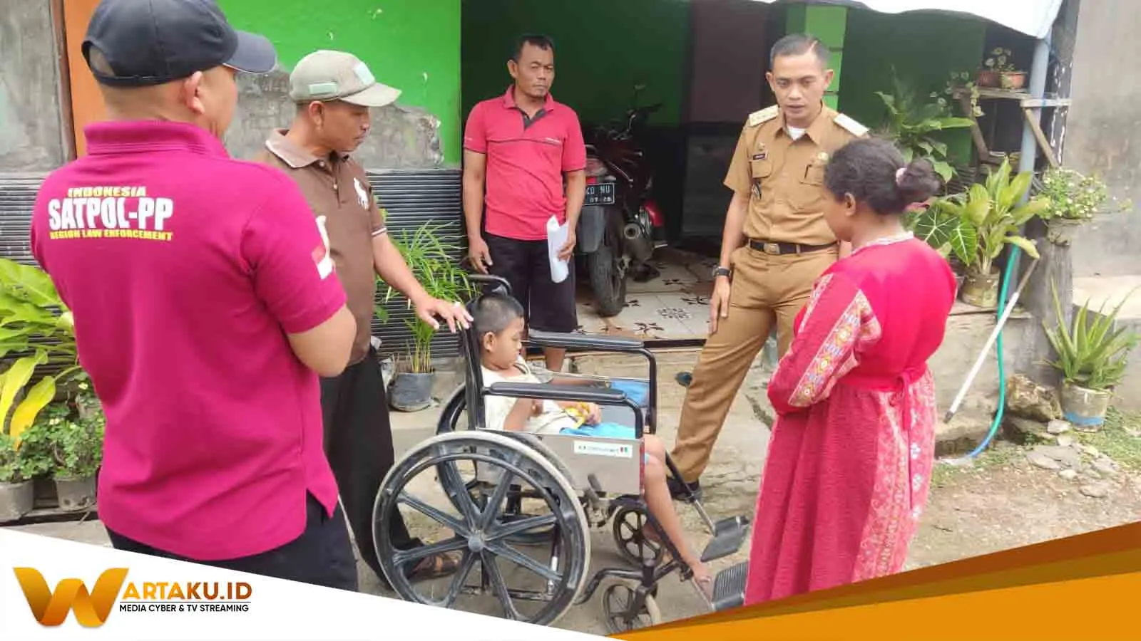 Camat Montong Kunjungi Anak Berkebutuhan Khusus Camat Montong Kunjungi Anak Berkebutuhan Khusus