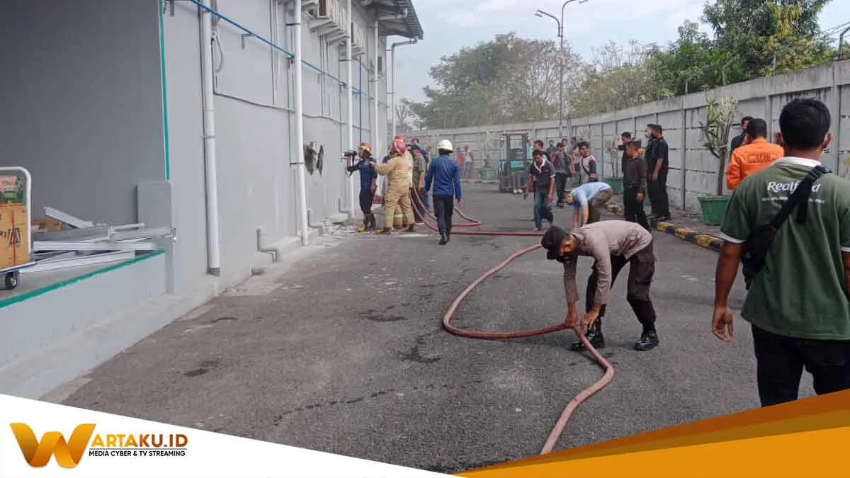 Perusahaan Realfood Bojonegoro Terbakar Penyebab Masih Belum Diketahui 1