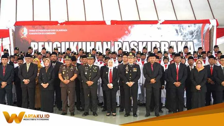 Bupat Bojonegoro Kukuhkan 72 Anggota Paskibraka 2022 di Pendopo Malowopati Bupat Bojonegoro Kukuhkan 72 Anggota Paskibraka 2022 Di Pendopo Malowopati