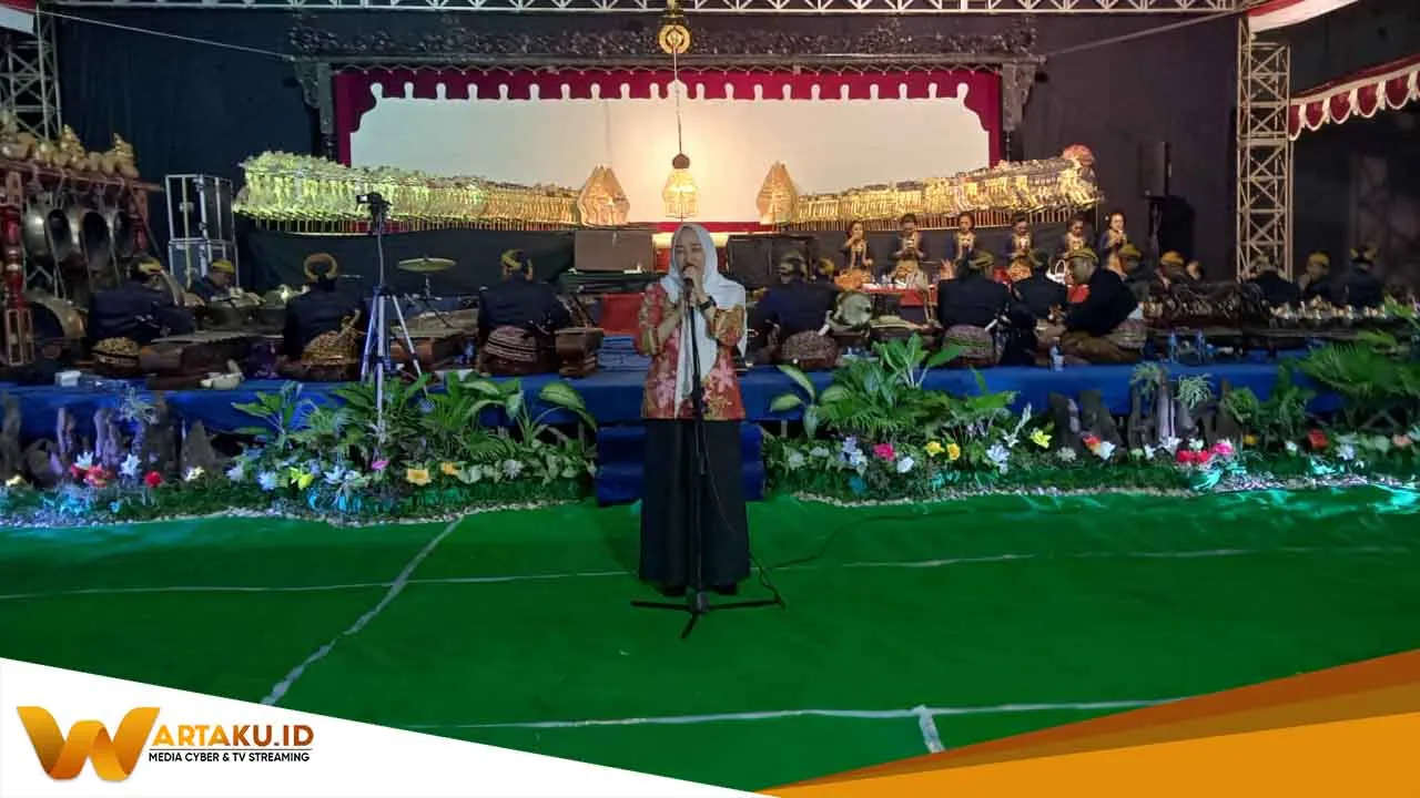 Bupati Anna Muawanah Apresiasi Pagelaran Wayang Kulit Di Desa Sukorejo