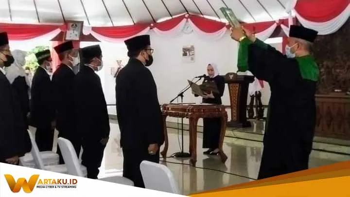 Bupati Anna Muawanah Melantik 43 Pejabat Di Pendopo Malowopati