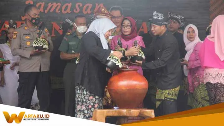 Lestarikan Adat Istiadat Disbudpar Bojonegoro Gelar Jamasan Waranggana