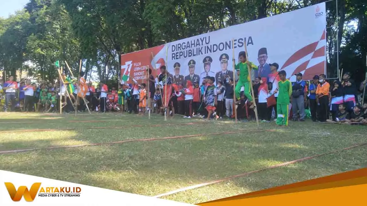 Rayakan Kemerdekaan RI, Sejumlah Siswa Ikuti Lomba Tradisional 2 Rayakan Kemerdekaan RI Sejumlah Siswa Ikuti Lomba Tradisional 2