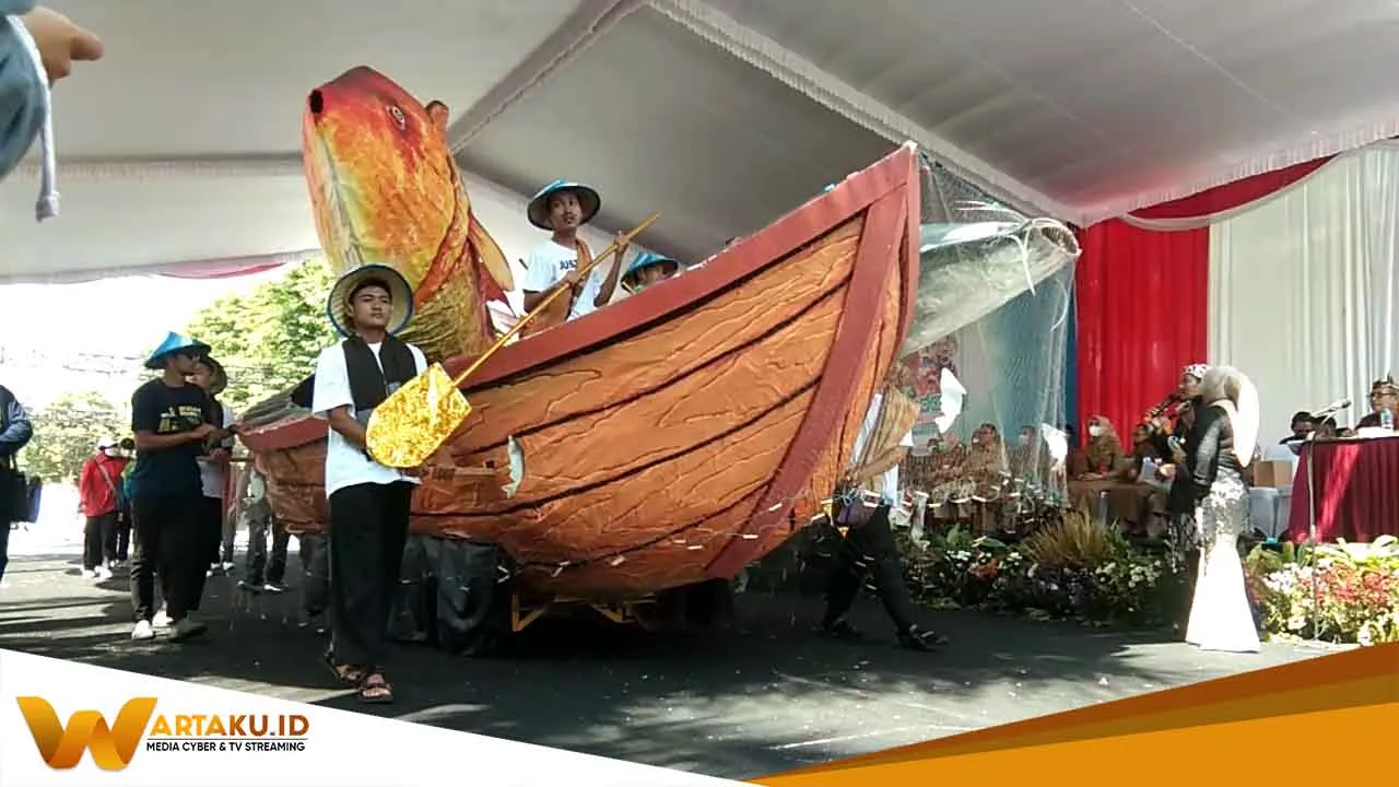 Tradisi Munggut Iwak Khas Orang Pinggiran Diangkat Dalam Pawai Budaya Bojonegoro 1