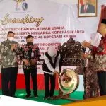 Bupati Bojonegoro Dampingi Gubernur Dalam HUT Koperasi Kareb Ke 46 2