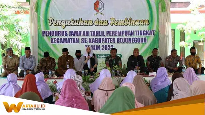 Bupati Bojonegoro Kukuhkan Pengurus Jamaah Tahlil Putri Kecamatan Gayam Tangkal Radikalisme
